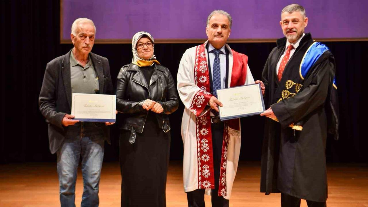 Sakarya'da Lisansüstü Mezuniyet Töreni Coşkusu Yaşandı