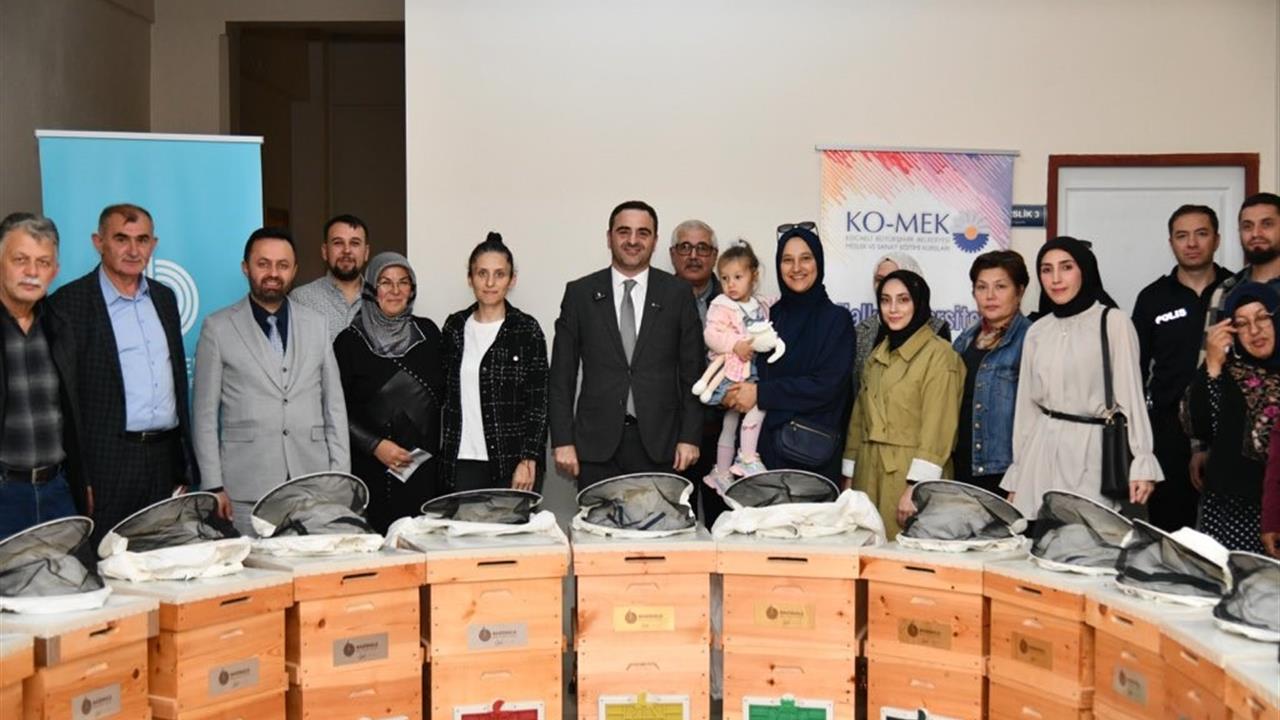 Başiskele'de Arıcılara Malzeme Desteği Verildi