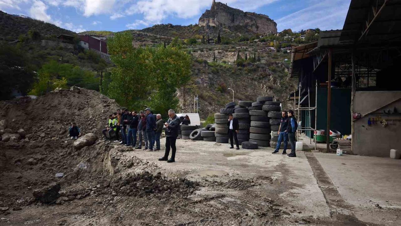 Artvin'de Define Kazısı Hayal Kırıklığıyla Sona Erdi