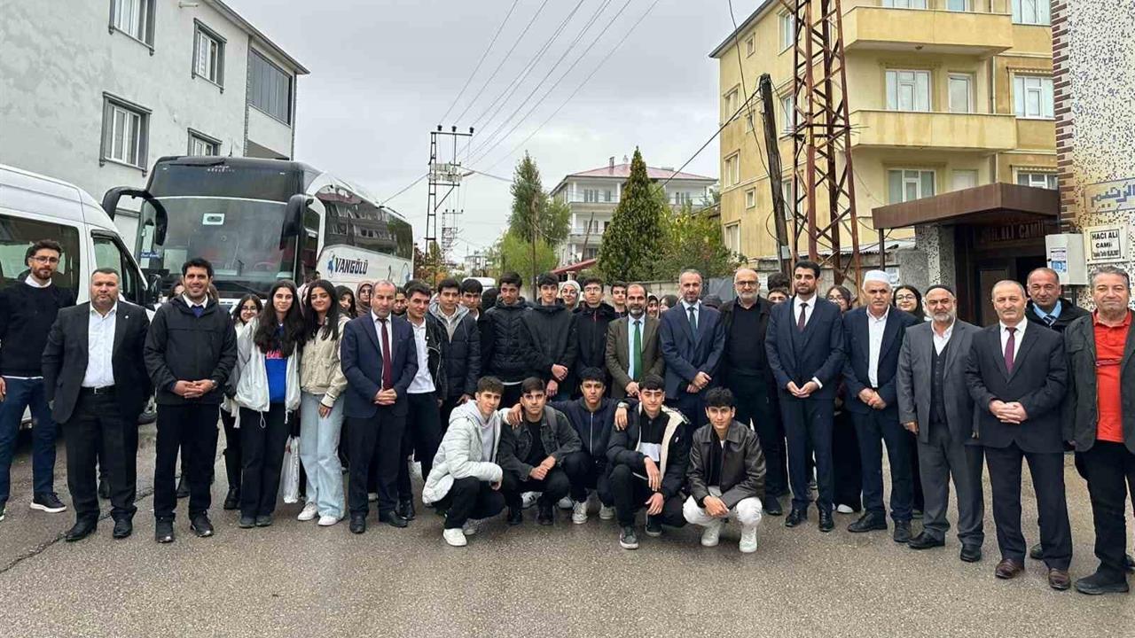 Van'da Gençlik Buluşması: 400 Gönüllü Bir Araya Geldi