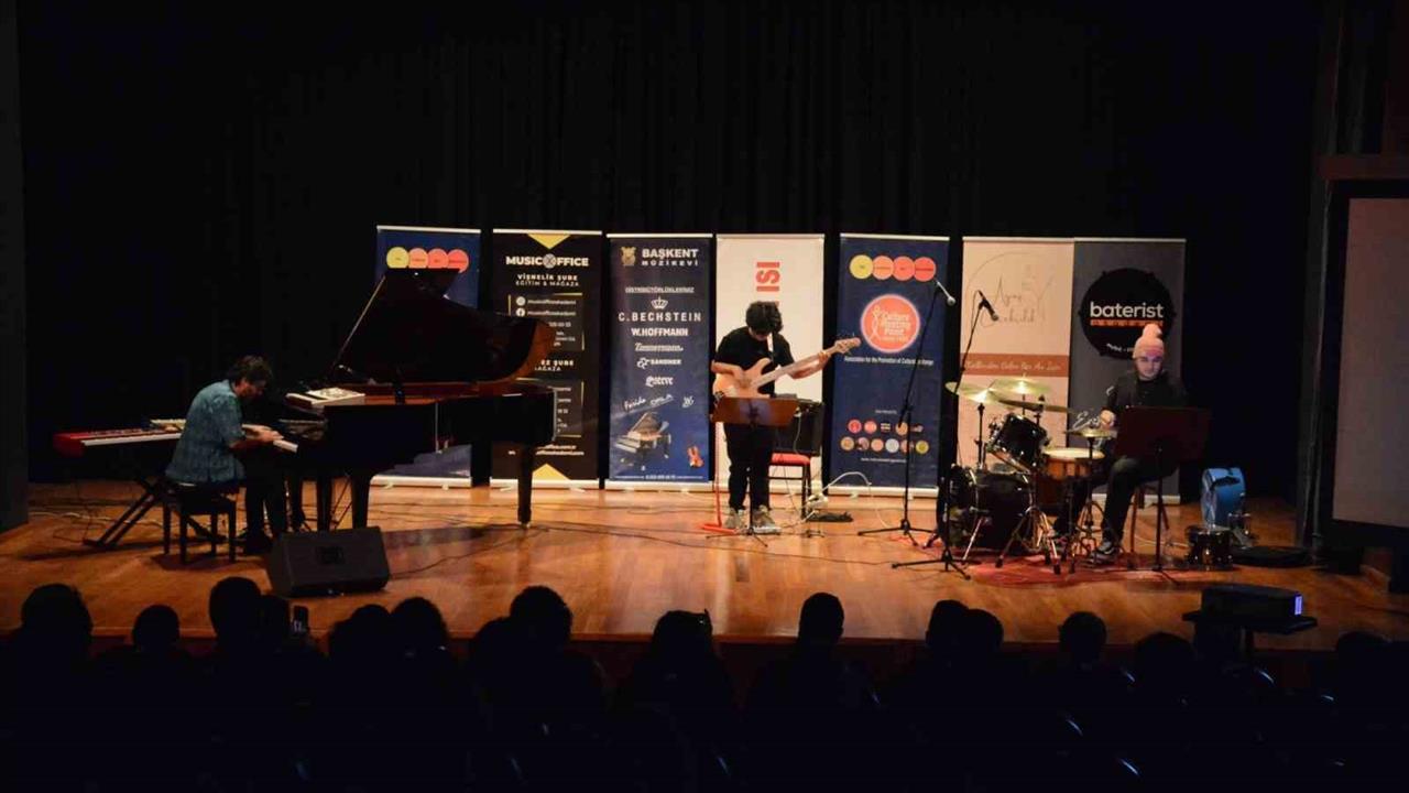 Eskişehir'de Caz Gecesi: Evrim Demirel Trio Performans Sergiledi