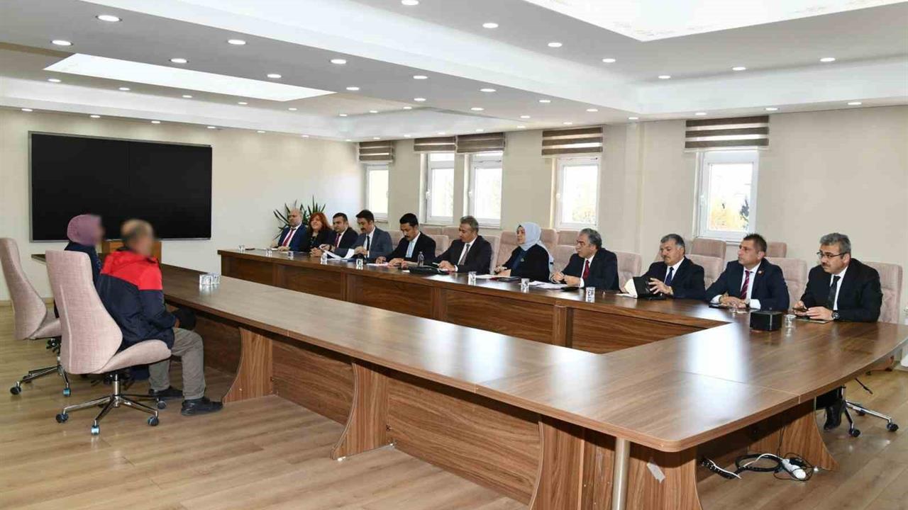 Ardahan'da Vali Çiçek, Halk Gününde Vatandaşlarla Bir Araya Geldi