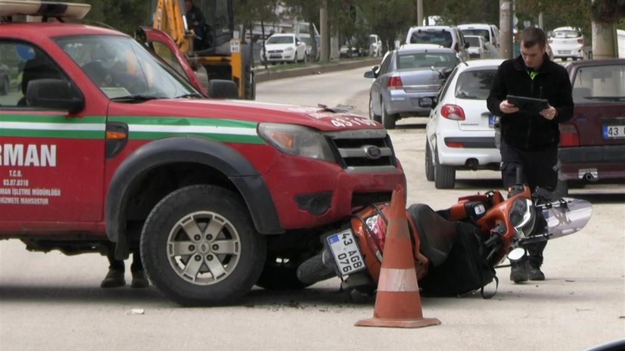 Kütahya'da Pikap ve Motosiklet Çarpıştı: 1 Yaralı