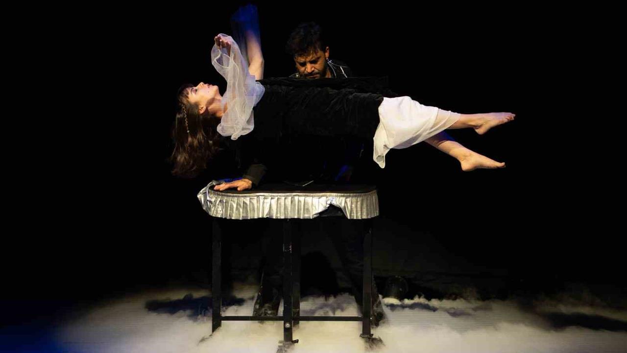 Enver Ertaş Yeni Gösterisiyle İstanbul'da Sahne Alıyor