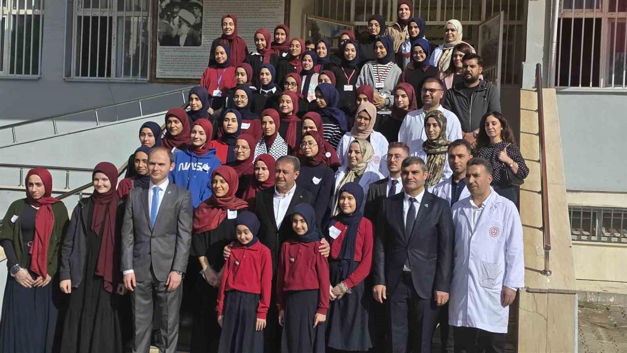 Şanlıurfa'da İmam Hatip Öğrencilerinden Gazze İçin Etkinlik