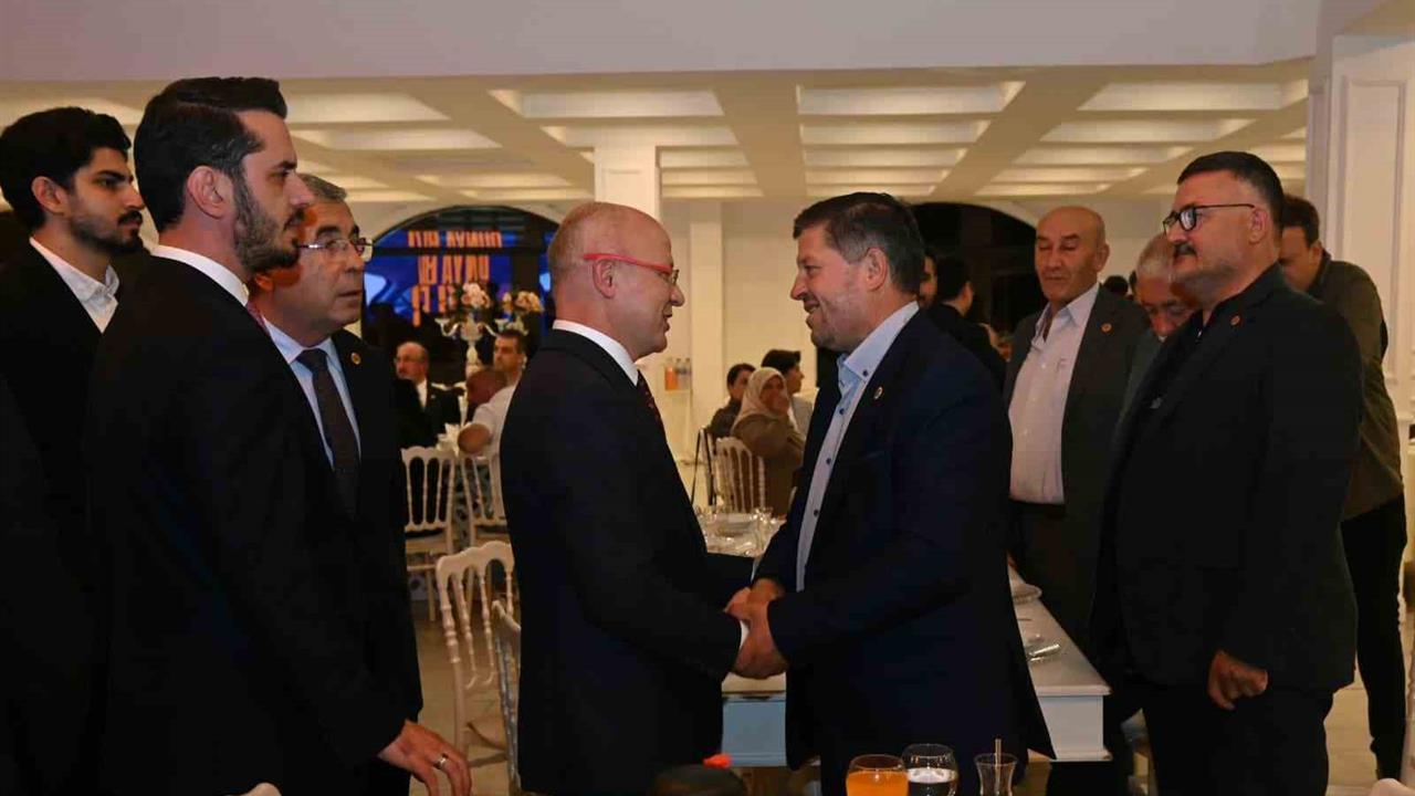 AK Parti Bursa Muhtarlarla Bir Araya Geldi