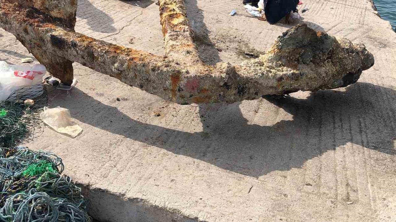 Çanakkale'de İskeleden 3 Tonluk Çapa Çıkarıldı