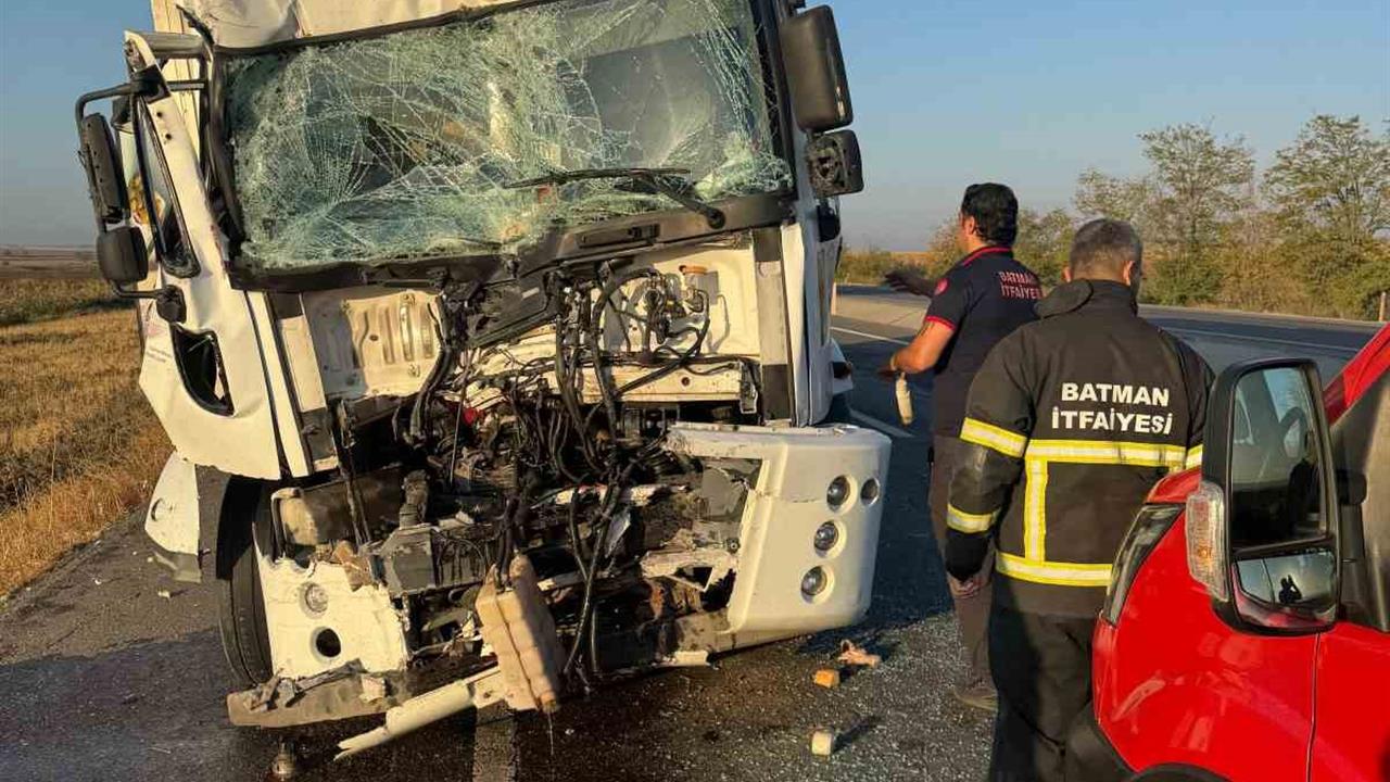 Batman'da İki Tır Çarpıştı: 1 Yaralı