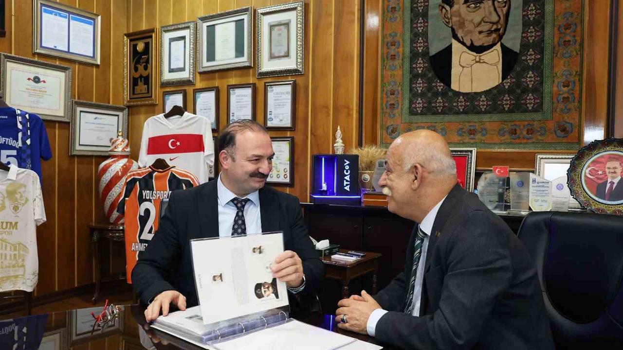 Prof. Dr. Ahmet Nezih Kök’e Büyük Gümüş Madalya Verildi