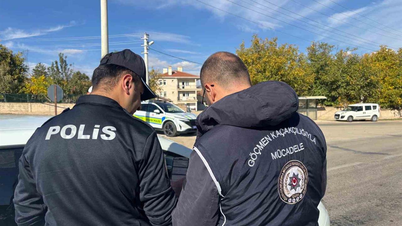 Kırşehir'de Düzensiz Göç Operasyonu: 8 Göçmen Yakalandı