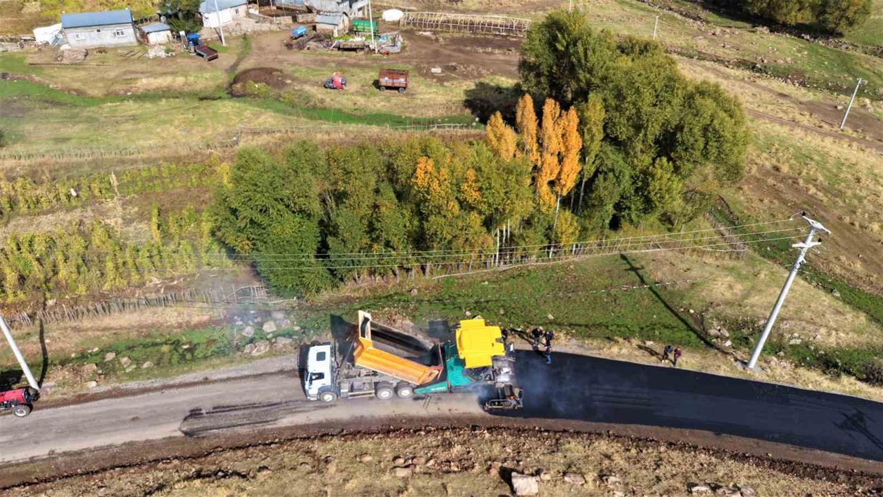 Muş'ta 70 Kilometre Sıcak Asfalt Tamamlandı