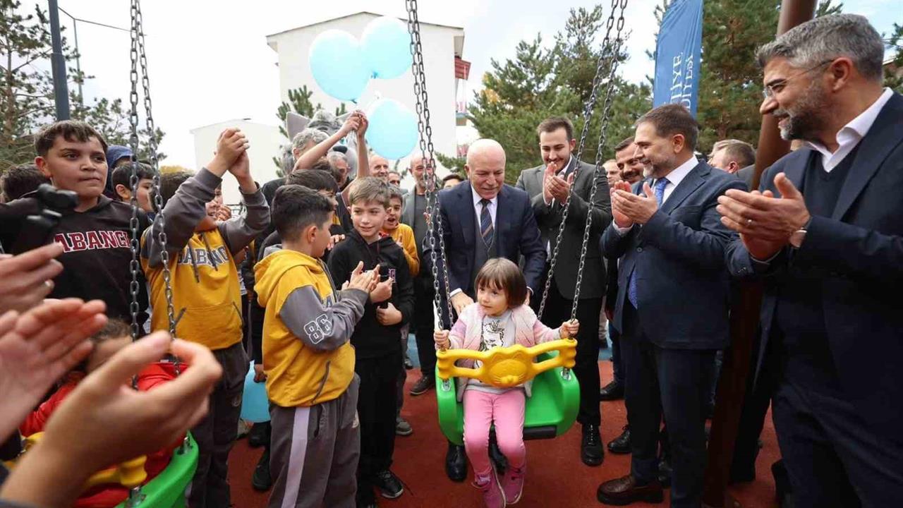 Erzurum'da Üniversiteye Örnek Çocuk Parkı Açıldı