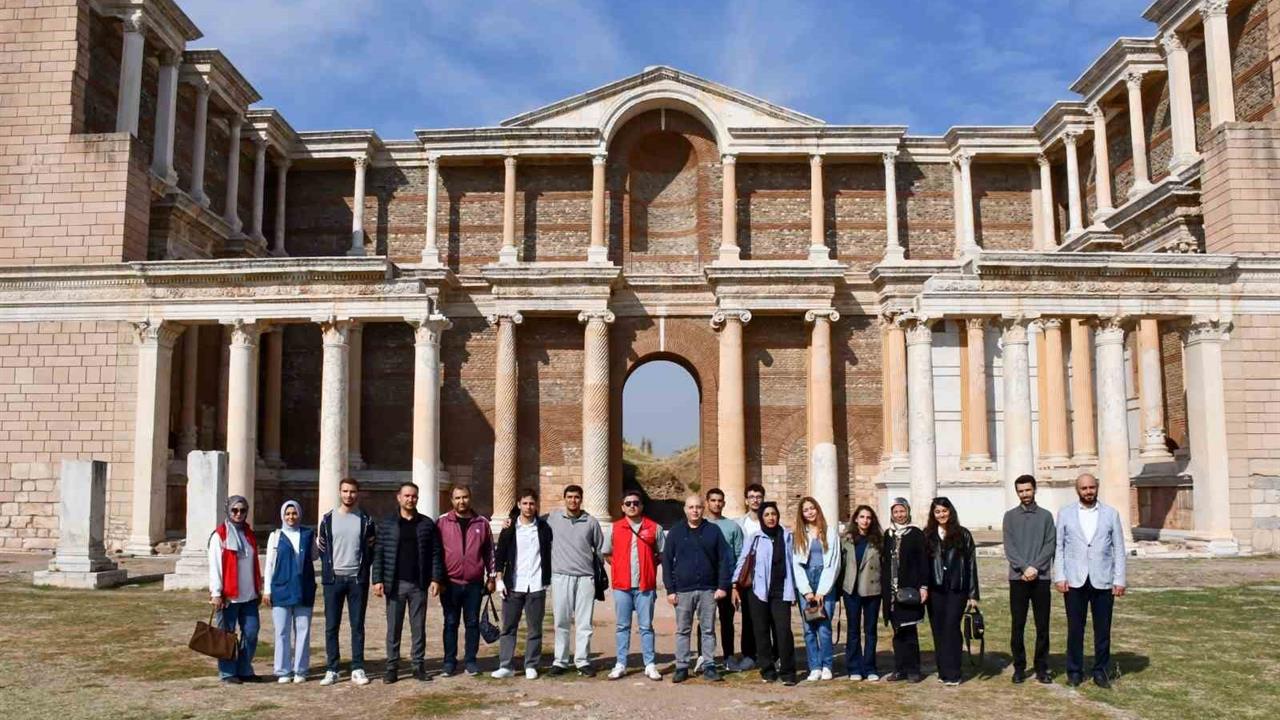 Manisa'da Yeni Üniversiteliler Salihli'yi Keşfetti