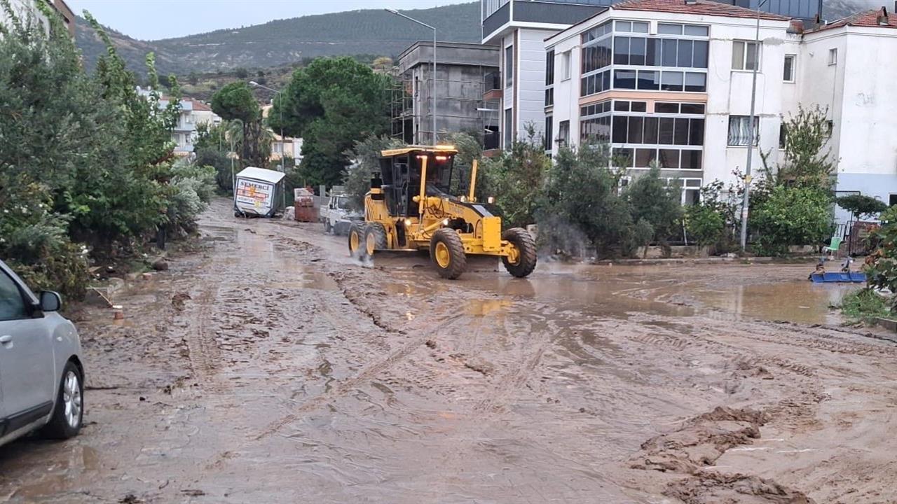 Aliağa'dan Foça'ya Sel Yardımı