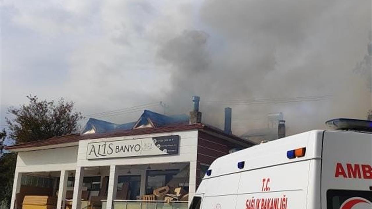 Samsun Kavak'ta Mobilya Dükkanında Yangın Çıktı