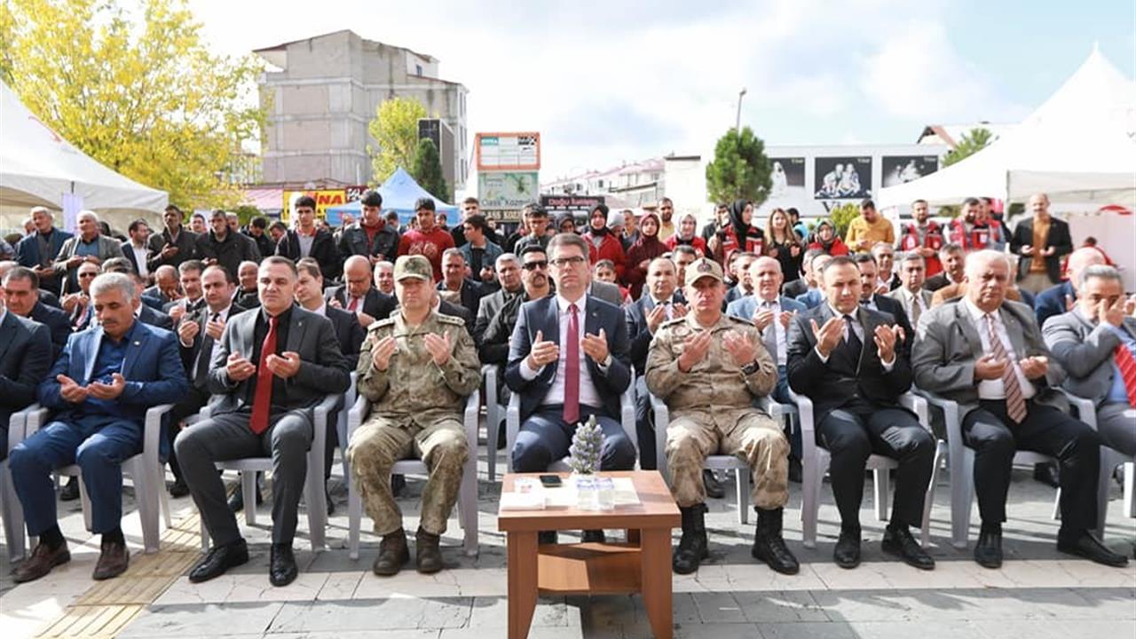 Erciş’te 2011 Depremi İçin Anma Programı Düzenlendi