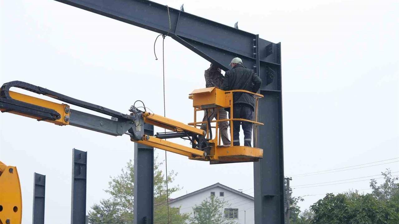 Düzce'de Tuhafiyeciler Kapalı Pazar Alanının İnşaatı Tamamlanıyor