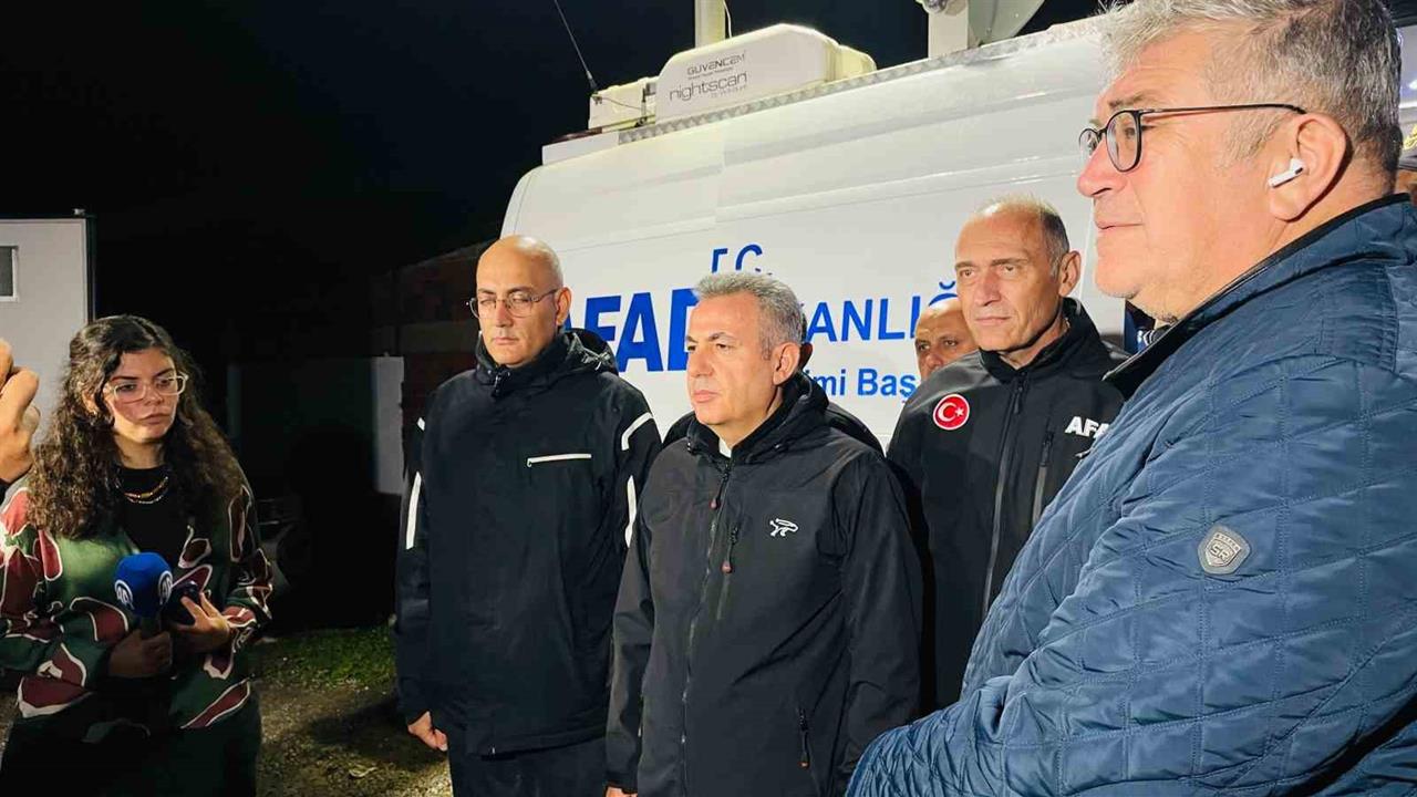 Foça'da Sel Felaketi: 70 Yaşındaki Adam Kayıp