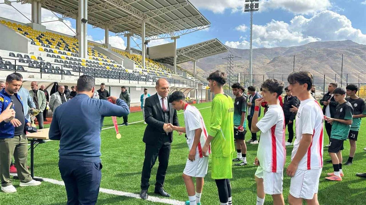 Bitlis'te Okul Sporları Finali Heyecanı Yaşandı