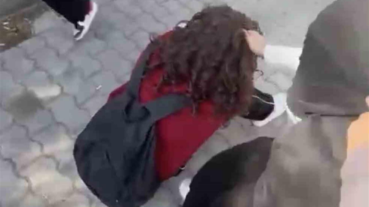 Balıkesir'de Kız Öğrencilerin Kavgası Kameraya Yansıdı