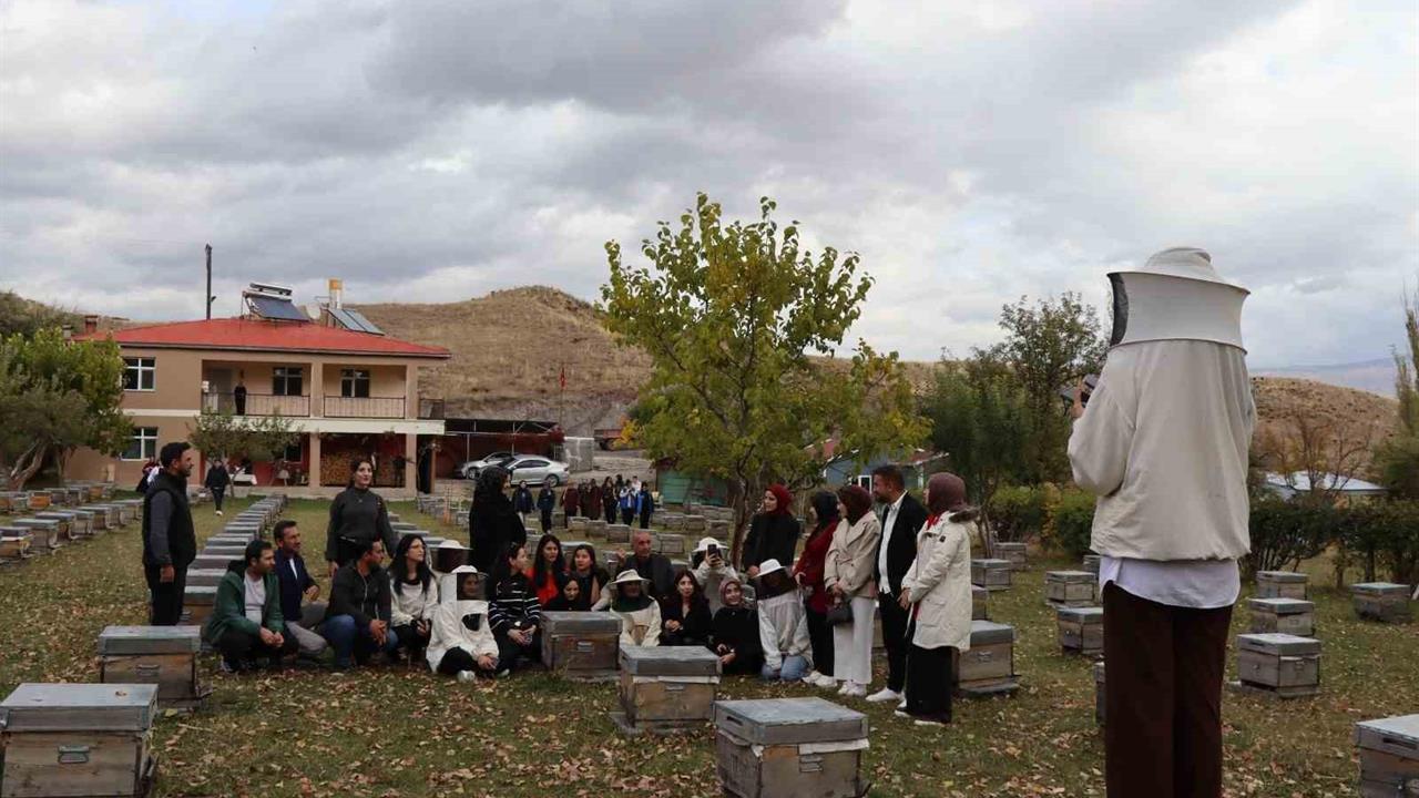 Erzurum'da Gençler Organik Arıcılık Eğitimi Aldı