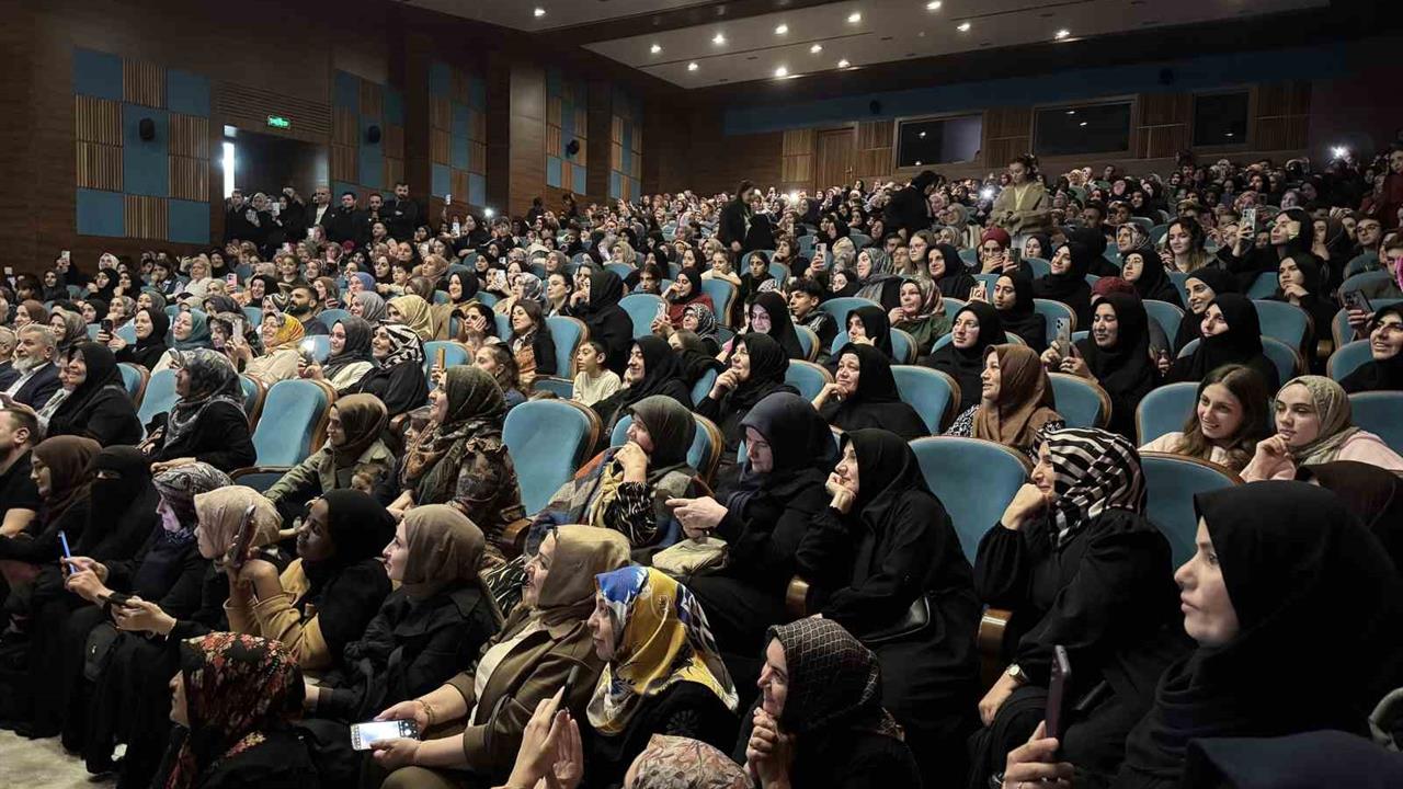 Esenyurt’ta Sanat Dolu Bir Akşam: Hayati İnanç’ın Söyleşisi