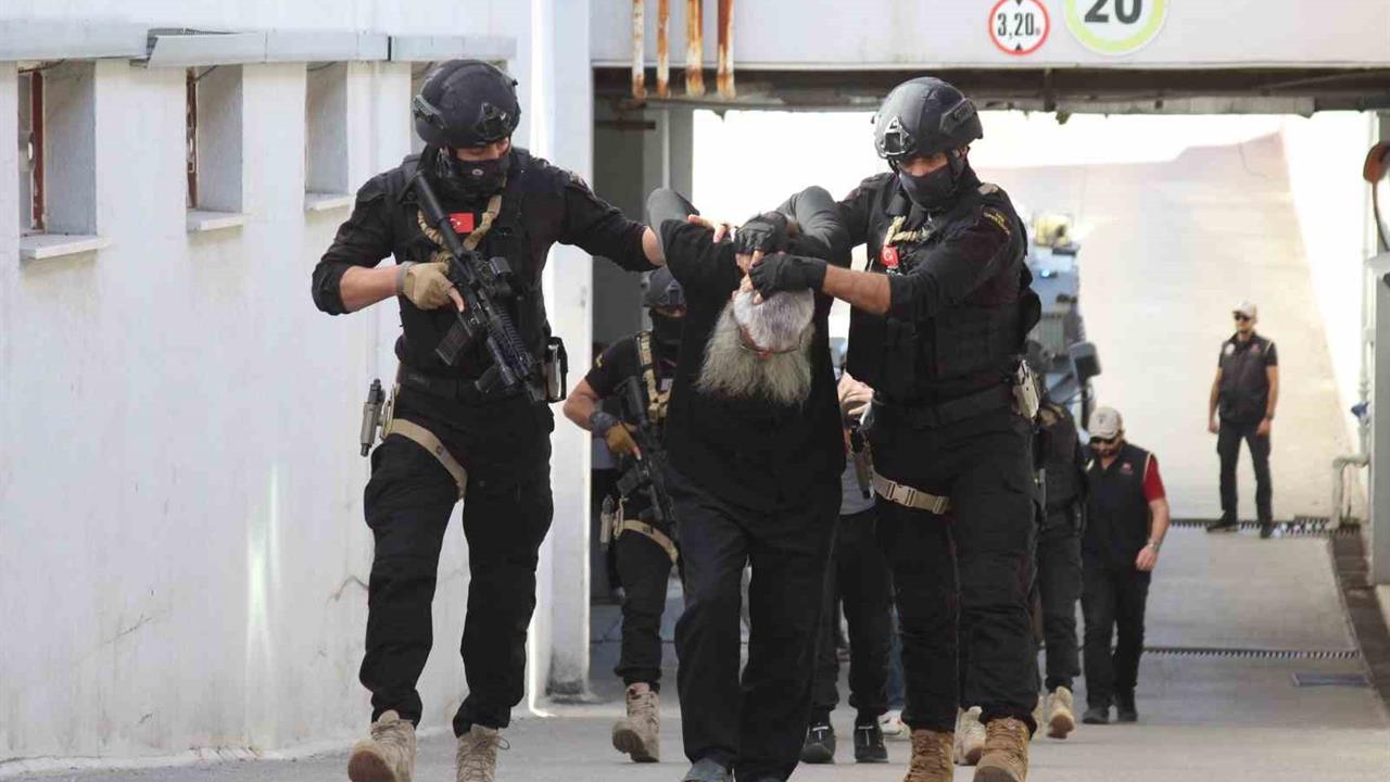 Adana'da DEAŞ Operasyonu: 6 Şüpheli Tutuklandı