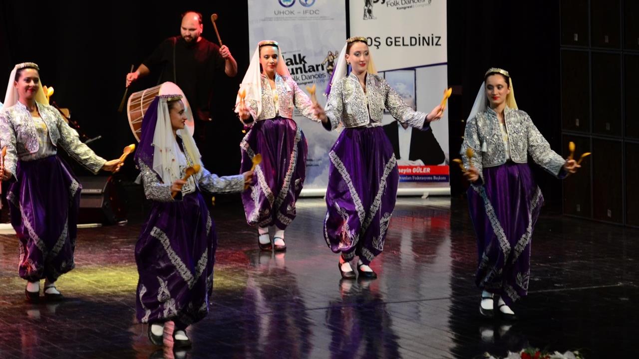 Uluslararası Türk Halk Oyunları Kongresi Eskişehir'de Yapıldı