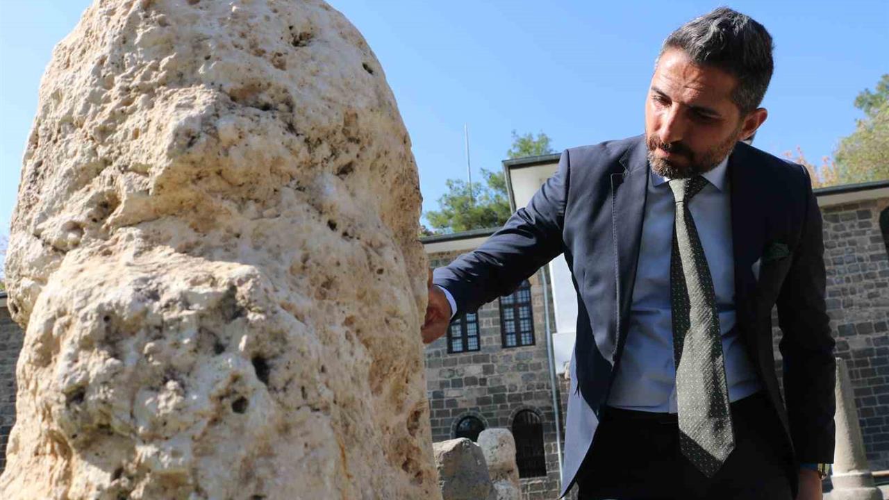 Diyarbakır'da Tarihteki İlk Kral Sargon'un Heykelleri Sergileniyor