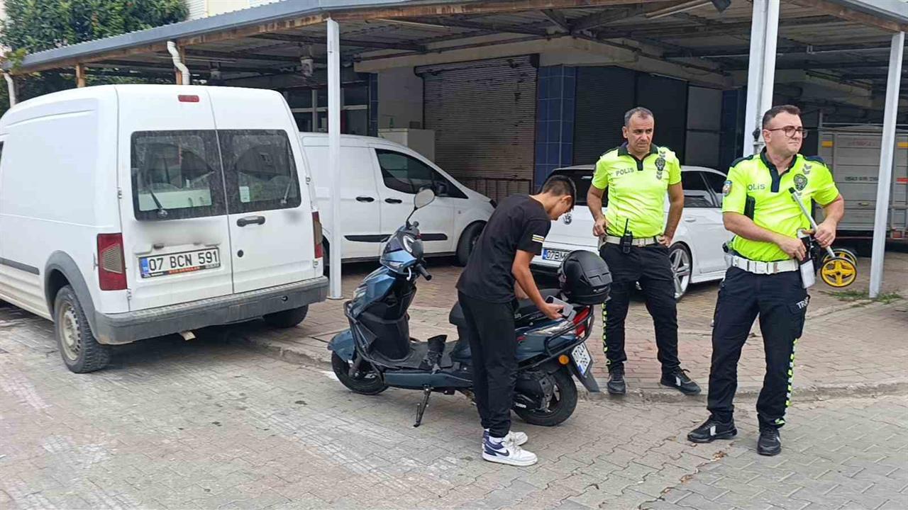 Antalya'da Motosiklet Kazası: 3 Yaralı