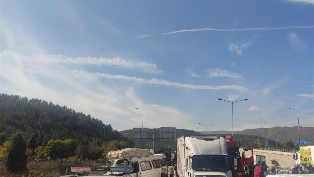 Bilecik'te Zincirleme Trafik Kazası: 3 Yaralı