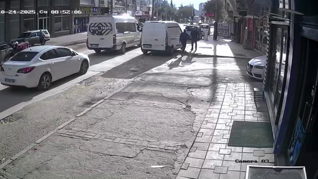 Bursa'da Geri Manevra Yapan Araç Yaya ile Çarpıştı