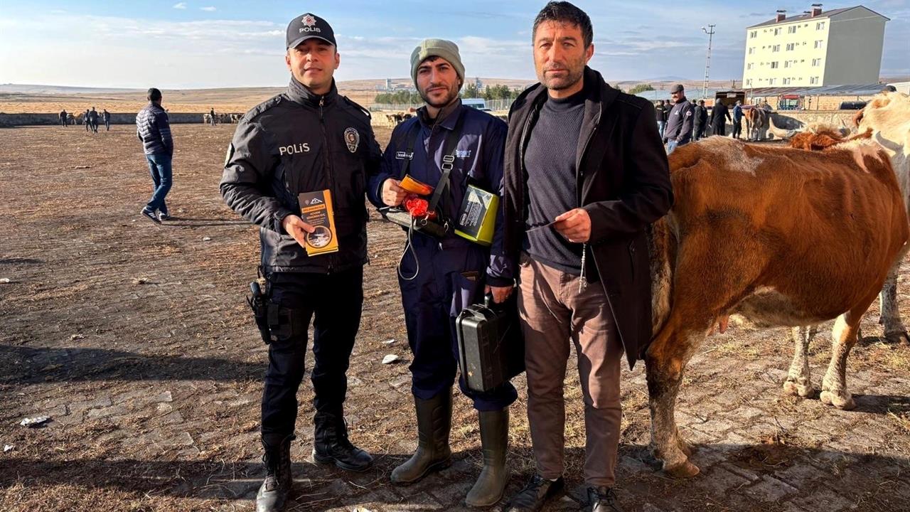 Ardahan'da Hayvan Pazarında Dolandırıcılık Uyarısı Yapıldı