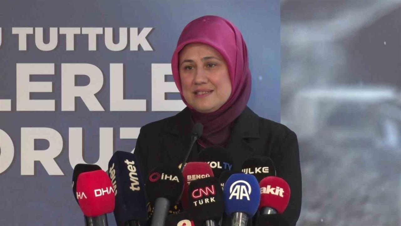 Gazze’ye Çiçeklerle Girmek İstiyoruz: Türk Kızılay Başkanı Yılmaz Açıklamalarda Bulundu