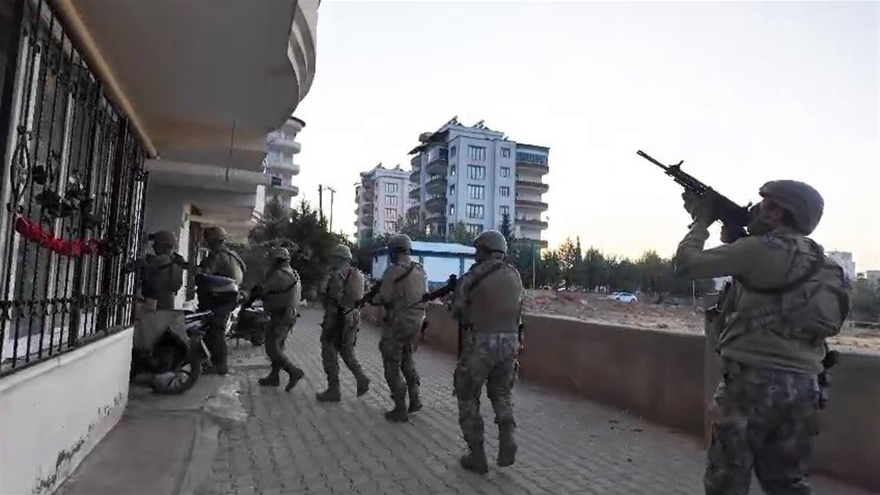 Adıyaman'da Kaçak Elektronik Eşya Operasyonu: 5 Gözaltı