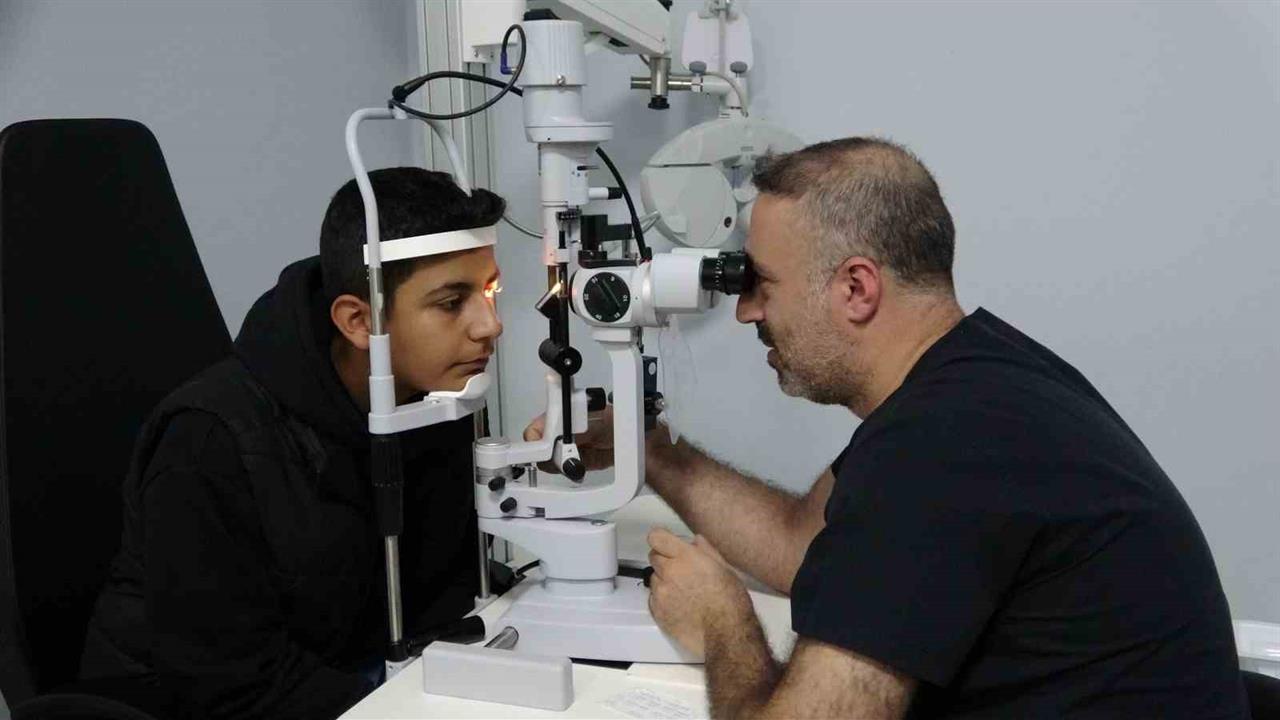 Van'da Göz Hastalığına Yeni Çözüm: Cross-Linking Yöntemi Başladı