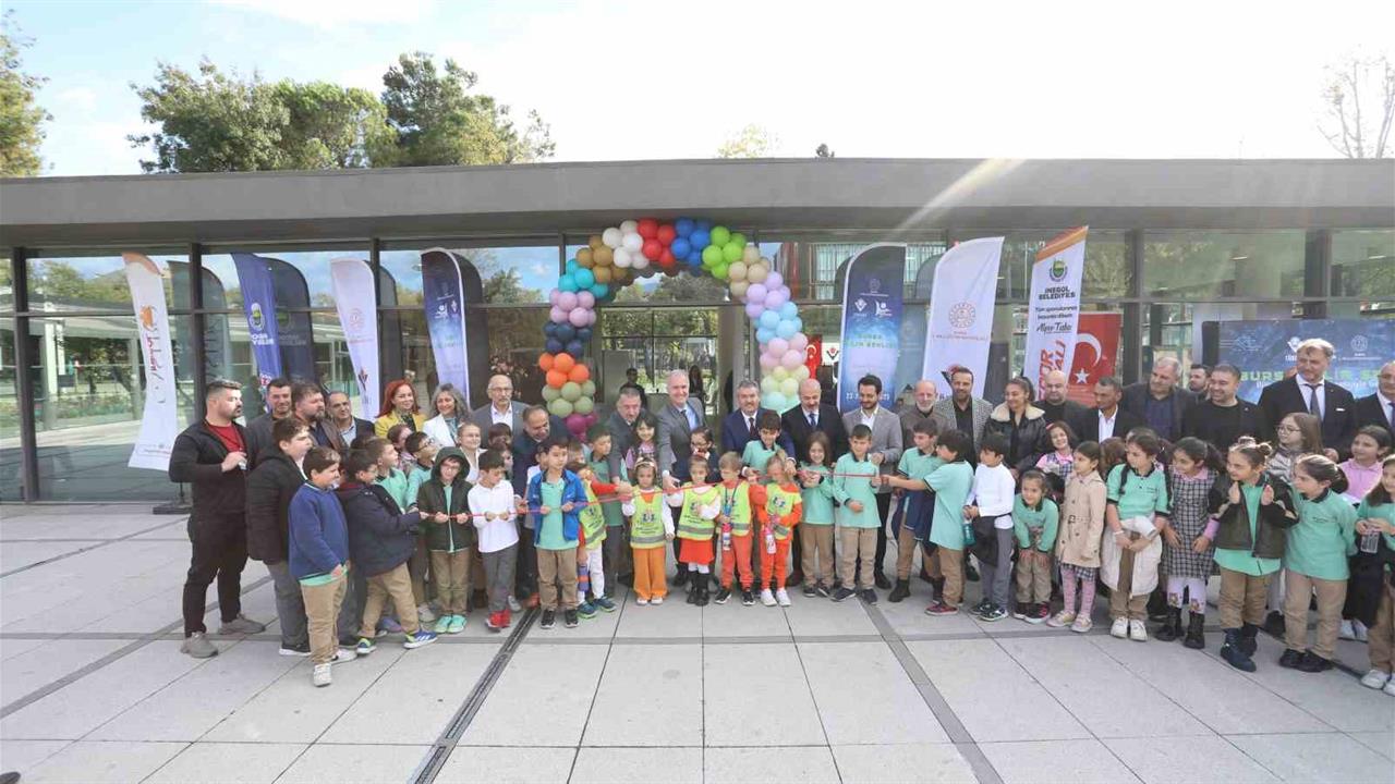 İnegöl'de Bilim Şöleni Başladı