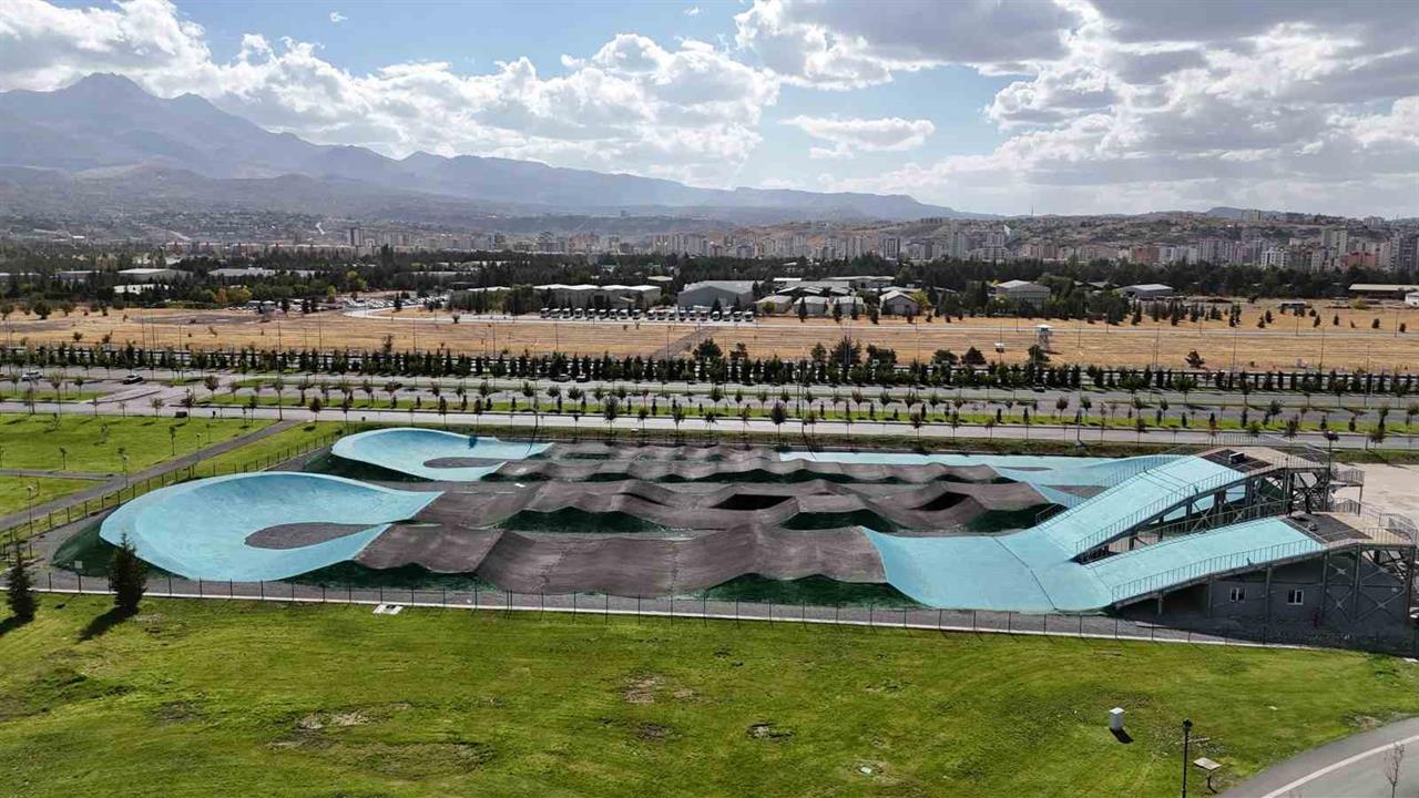 Kayseri'de BMX Parkuru ve Bisiklet Eğitim Alanı Açılıyor