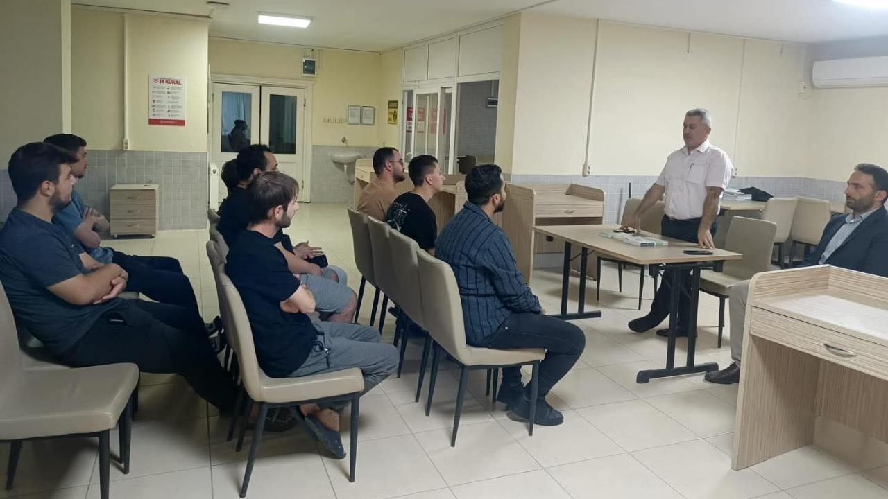 Müftü Akçay KYK Yurdu Öğrencilerle Buluştu