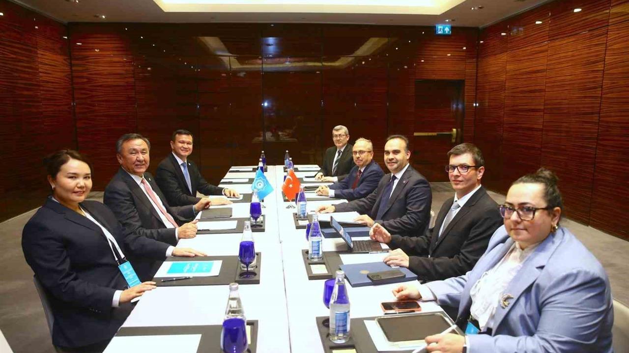 Bakan Kacır Bakü'de Diplomasi Görüşmeleri Yaptı