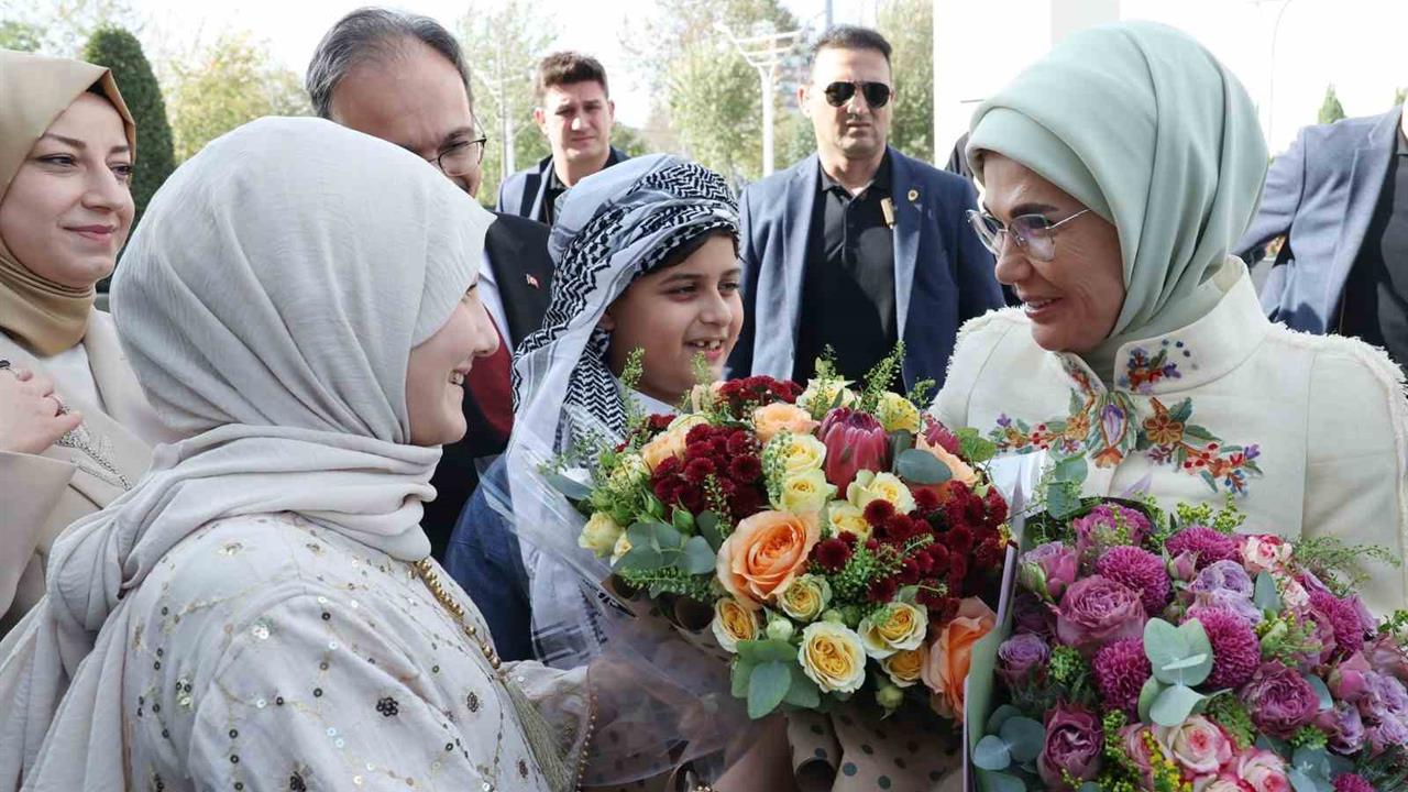 Emine Erdoğan: Siirt'teki Kardeşliği Unutmadık, Unutmuyoruz