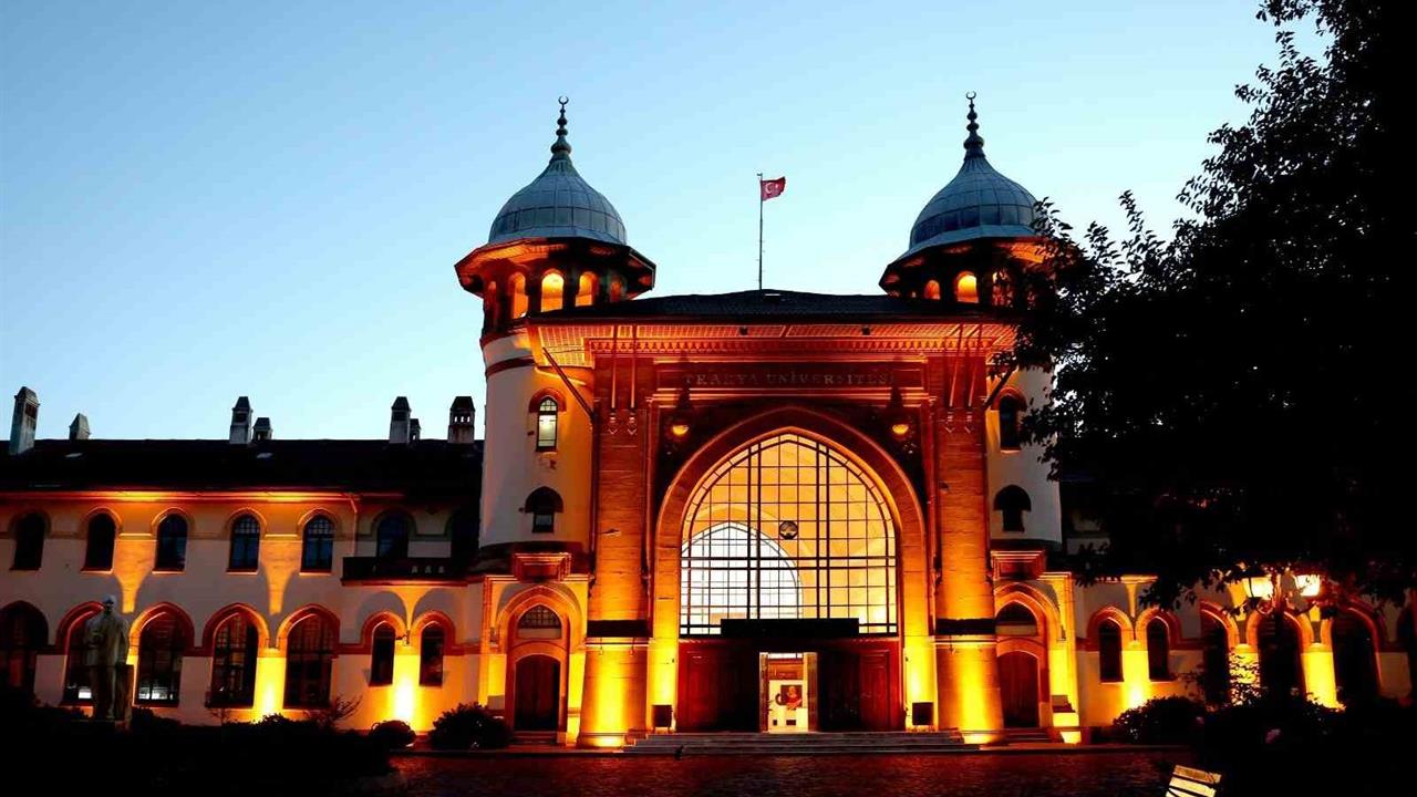 Karaağaç Gar Binası Geceyi Aydınlatıyor: Edirne'de Yenilikler