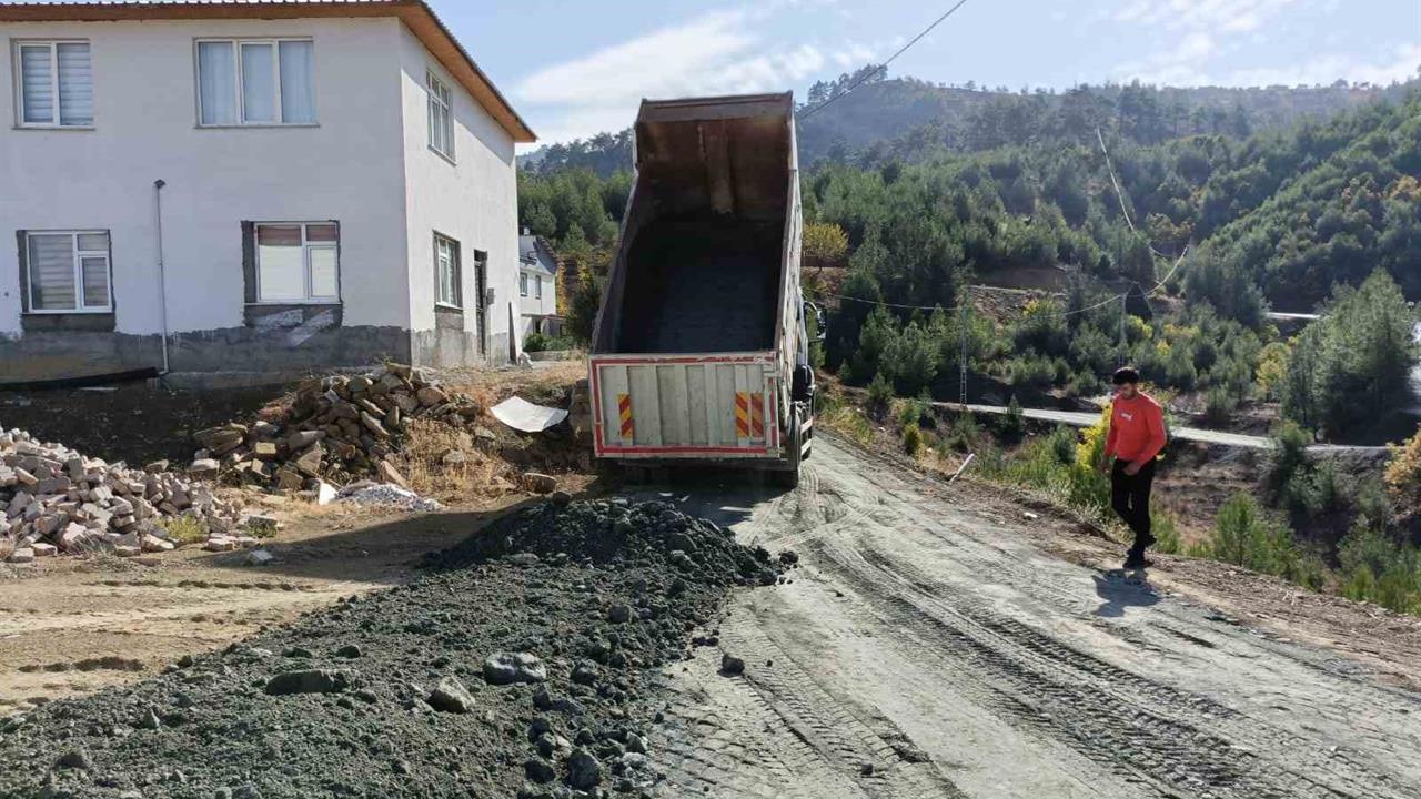 Onikişubat'ta Kırsal Mahallelere Ulaşım Yolu İyileştirmeleri