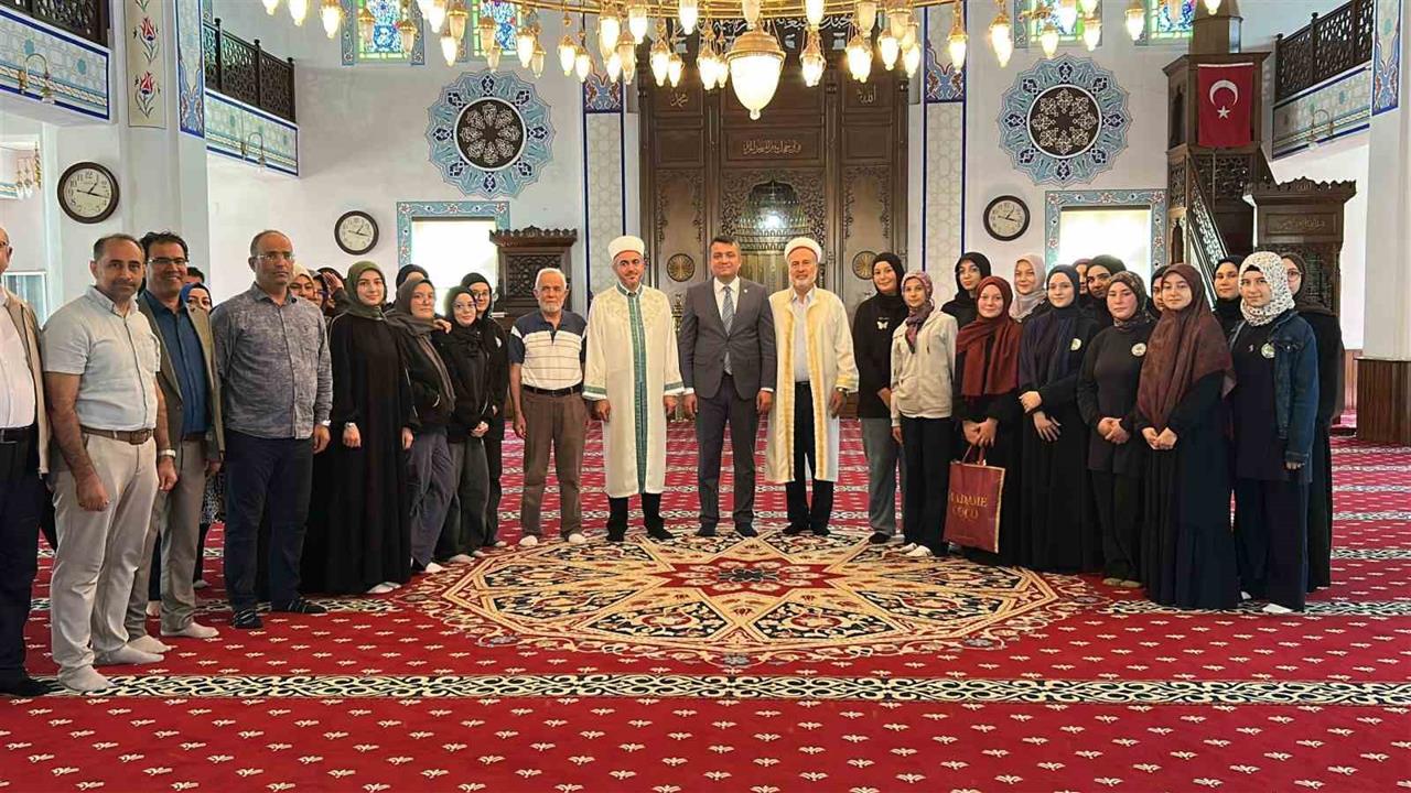 Dörtyol'da İmama Duygusal Veda Töreni Gerçekleşti