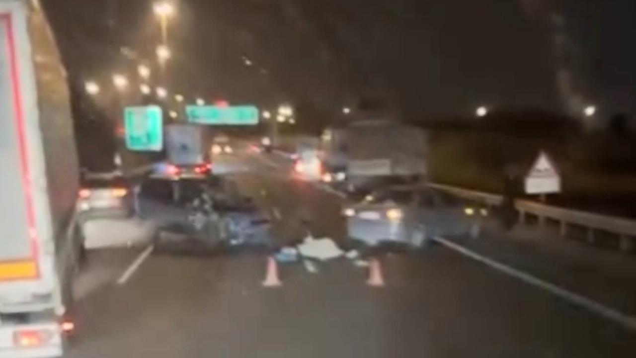 Mersin - Adana Otoyolu Tarsus Yenice Mevkinde Kaza 1 Kişi Yarala Dı