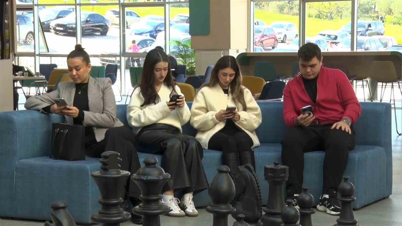 Bursa'da Yalnızlık Araştırması: "Uzaya çıkıyoruz ama komşuya gidemiyoruz"