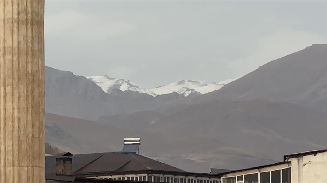 Yüksekova Mor Dağı Beyaza Büründü