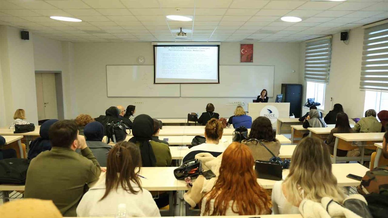 Düzce'de Kadın ve Ailenin Güçlenmesi Sempozyumu Gerçekleşti