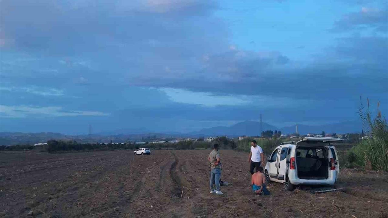 Antalya'da Uyuşturucu Tacirleri Tarlada Yakalandı