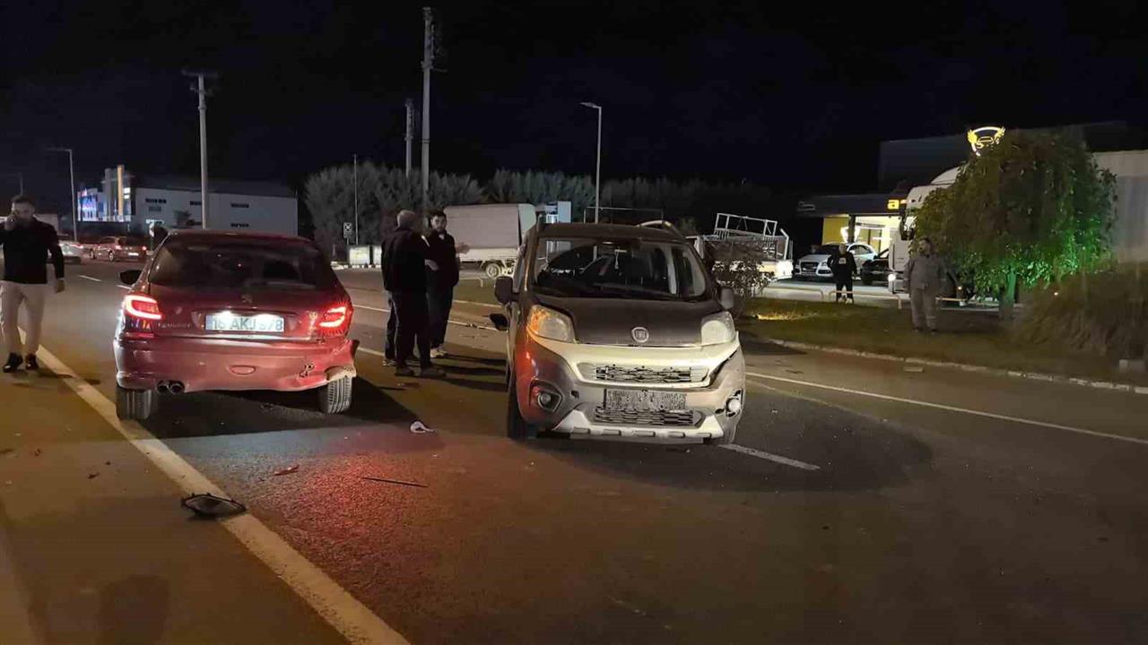 Bursa'da Zincirleme Kaza: 3 Yaralı